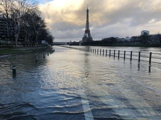 Allerta per la grande piena del fiume Senna a Parigi