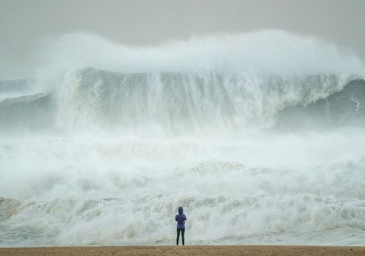 Allerta vento oggi: raffiche di tempesta sul Tirreno, rischio onde alte e mareggiate. Ecco le aree pi&ugrave; colpite