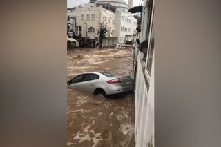 Alluvione lampo in Turchia, strade come fiumi a Bodrum