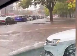 Inundaciones repentinas en Nueva York, se declaró el estado de emergencia: impactantes vídeos