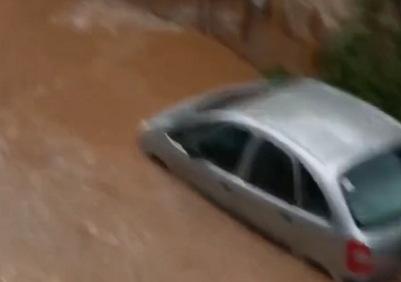 Καταιγιστική πλημμύρα στην Κρήτη, ποτάμια λάσπης και καταστροφές στο νησί: βίντεο