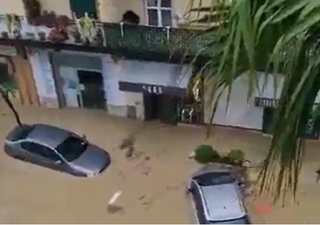 Alluvioni lampo nel sud della Campania, danni nel salernitano: i video