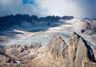 Alpi, un anno fa il catastrofico crollo sul ghiacciaio della Marmolada: stabilite le cause del collasso