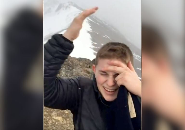 Des grimpeurs capturent un bruit étrange au sommet d'une montagne Des grimpeurs capturent un bruit étrange au sommet d'une montagne