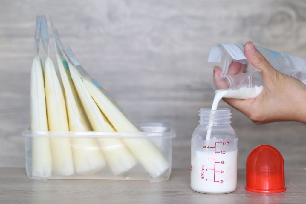 La leche materna está repleta de nutrientes que alimentan y protegen a tu bebé La leche materna está repleta de nutrientes que alimentan y protegen a tu bebé