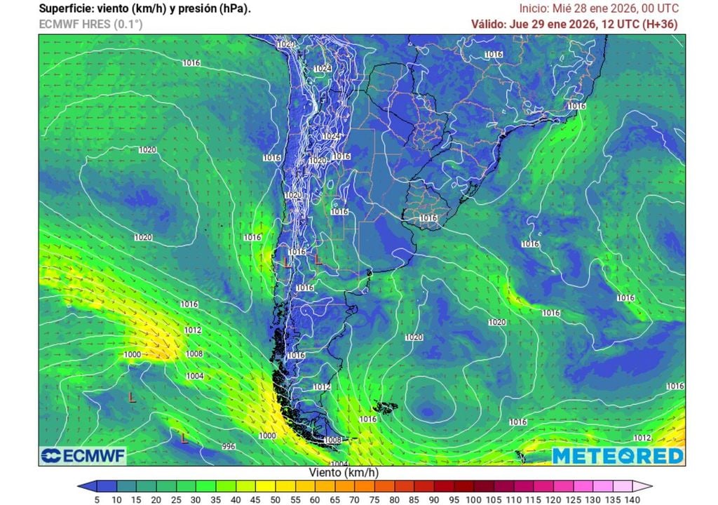 En la imagen de presión superficial y viento a 10 m se observa la vaguada costera elongada y desplazada hacia el sur, posicionándose a la altura del Biobío y La Araucanía, favoreciendo el ascenso de las temperaturas en sectores interiores.