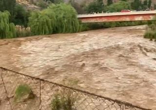 Tormentas de verano dejan aluviones, cortes de caminos y personas aisladas