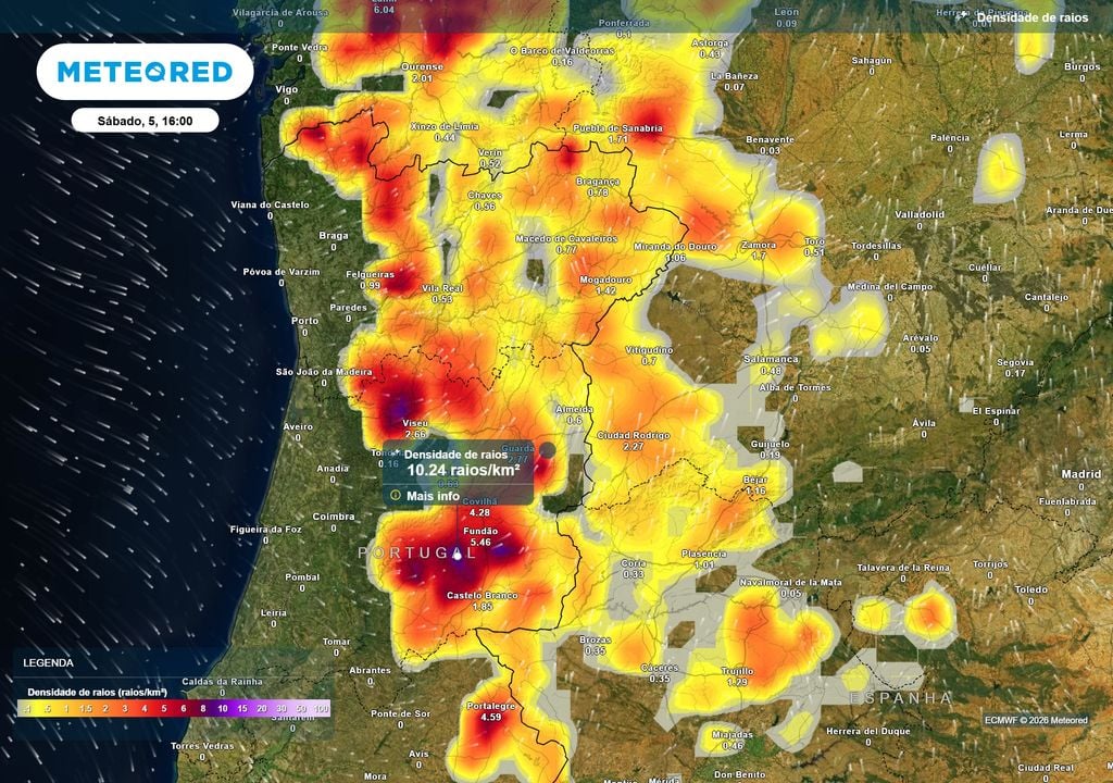 densidade de raios O nosso mapa de densidade de raios aponta para uma atividade elétrica crescente a partir das 15h em boa parte das regiões Norte e Centro do país.
