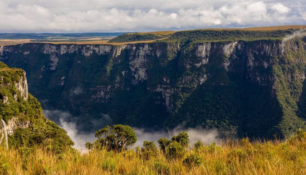 Trilha do Mirante no Cânion Fortaleza, em Cambará do Sul (RS). Crédito: Divulgação/Urbia Parques.