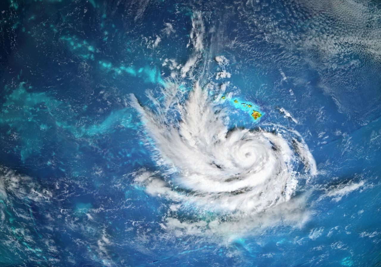 Imagem de satélite de uma tempestade tropical em formação, sobre o Oceano Pacífico.