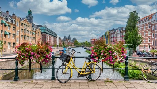 &Aacute;msterdam veta el "estilo de vida f&oacute;sil": prohibidos los anuncios de coches, vuelos y carne en sus calles