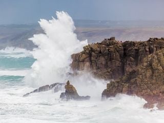 An explosive cyclogenesis is threatening to batter the UK next week