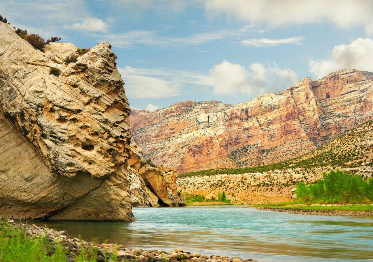 Green Rocks Utah An unusual path: how does the Green River in Utah flow uphill?