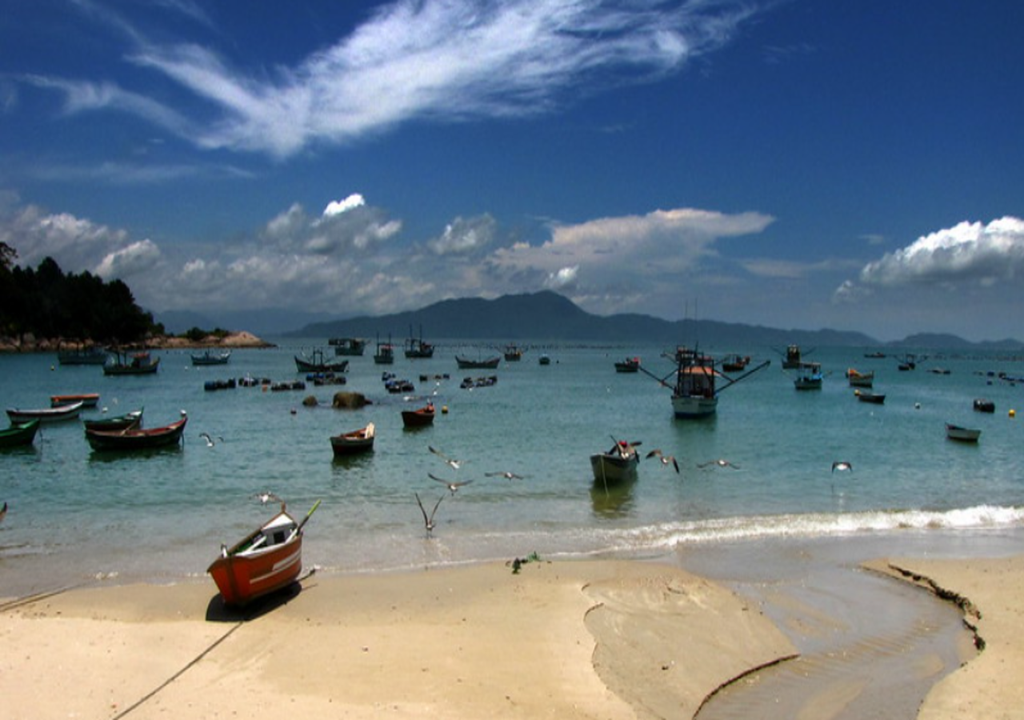 Saneamento deficiente compromete uma das praias mais conhecidas da Grande Florianópolis