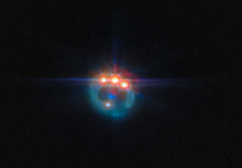 Image de la lentille gravitationnelle du quasar à trois anneaux RX J1131-1231, observée avec l'instrument MIRI à bord du télescope James Webb. Crédit : NASA/ESA.