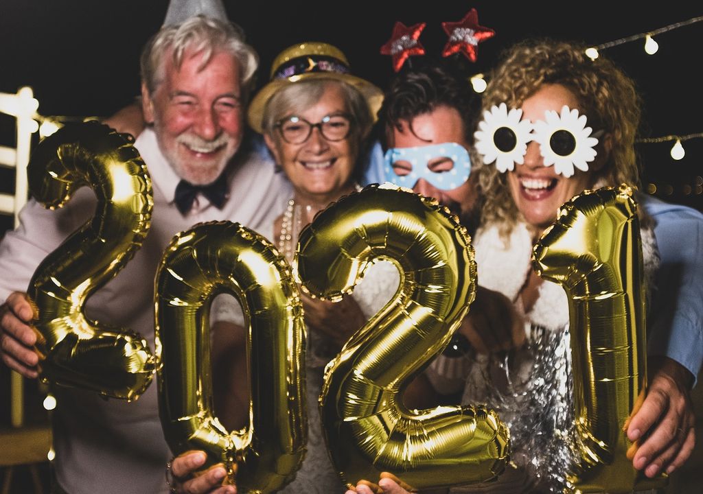 Personas celebrando el Año Nuevo 2021