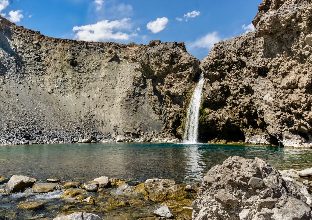 Salto El Yeso, Cajón del Maipo, Chile. Salto El Yeso, Cajón del Maipo, Chile.