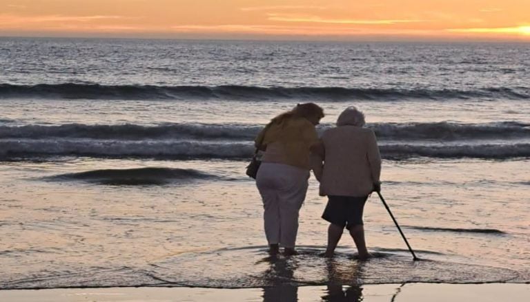 Aos 91 anos, Maria Agalantina saiu da sua aldeia para ver o mar pela primeira vez