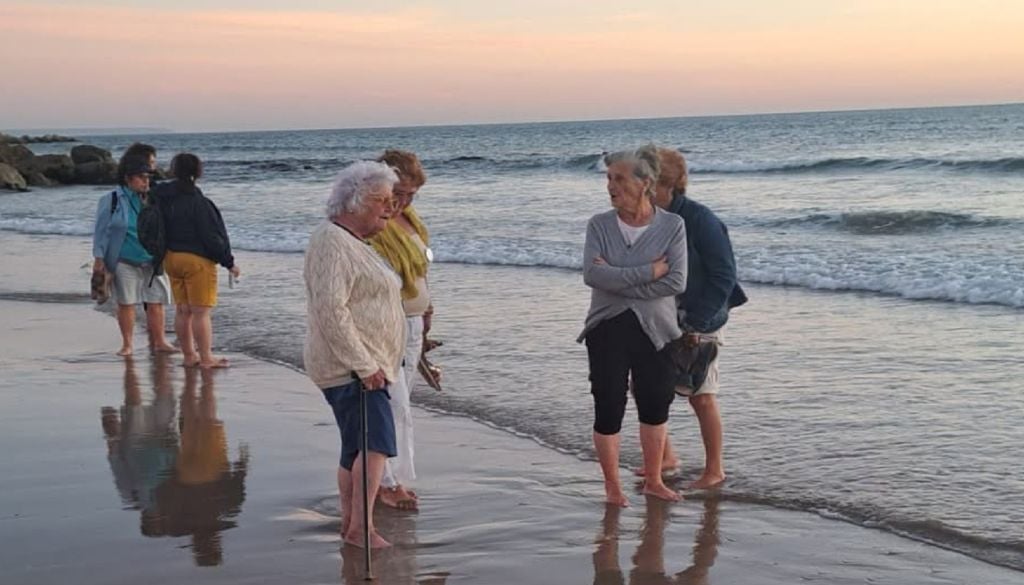 Excursão da INATEL à Costa da Caparica O mar da Caparica trouxe emoções fortes aos moradores de Póvoa de São Cosme. Foto: Fundação INATEL