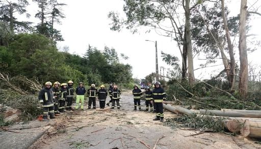 Ap&oacute;s as tempestades, Portugal prepara um plano de energia e comunica&ccedil;&otilde;es para este inverno