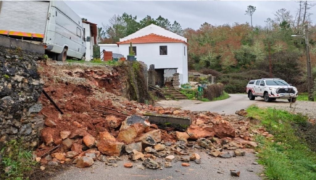 Destruição após tempestade Kristin em Ansião O Exército investiu cerca de meio milhão de euros numa rede móvel destinada a apoiar as operações militares de emergência. Foto: Município de Ansião