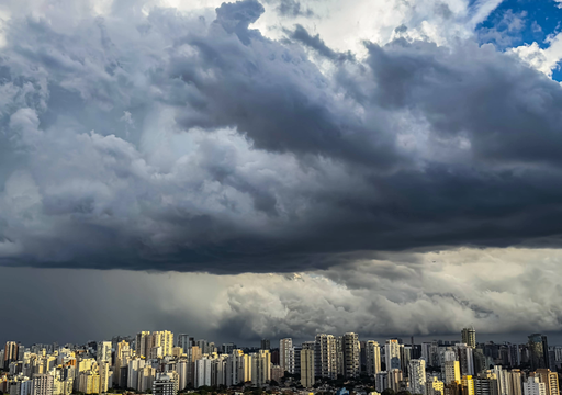 Ap&oacute;s temperatura recorde de mais de 37&deg;C, S&atilde;o Paulo vai viver dias mais amenos e chuvosos