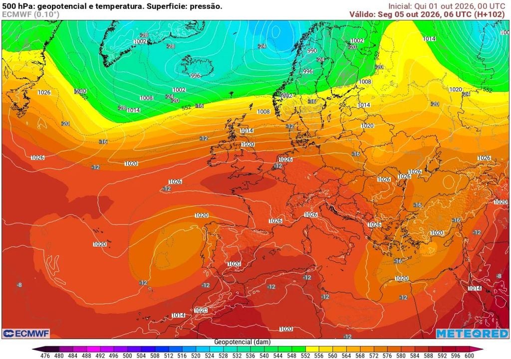 As temperaturas ainda se apresentam relativamente quentes à superfície, e o contraste das mesmas com o ar mais frio em altitude pode potenciar a génese de nuvens de forte desenvolvimento vertical, capazes de descarregar aguaceiros, por vezes sob a forma de granizo, e frequentemente acompanhados de descargas elétricas atmosféricas (trovoada).