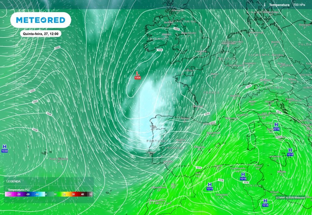Neste mapa da temperatura a 700 hPa pode-se verificar como o ar frio pós-frontal irá interferir no estado do tempo em Portugal continental em meados desta semana, provocando uma importante descida das temperaturas, especialmente na quinta-feira, 27 de agosto.