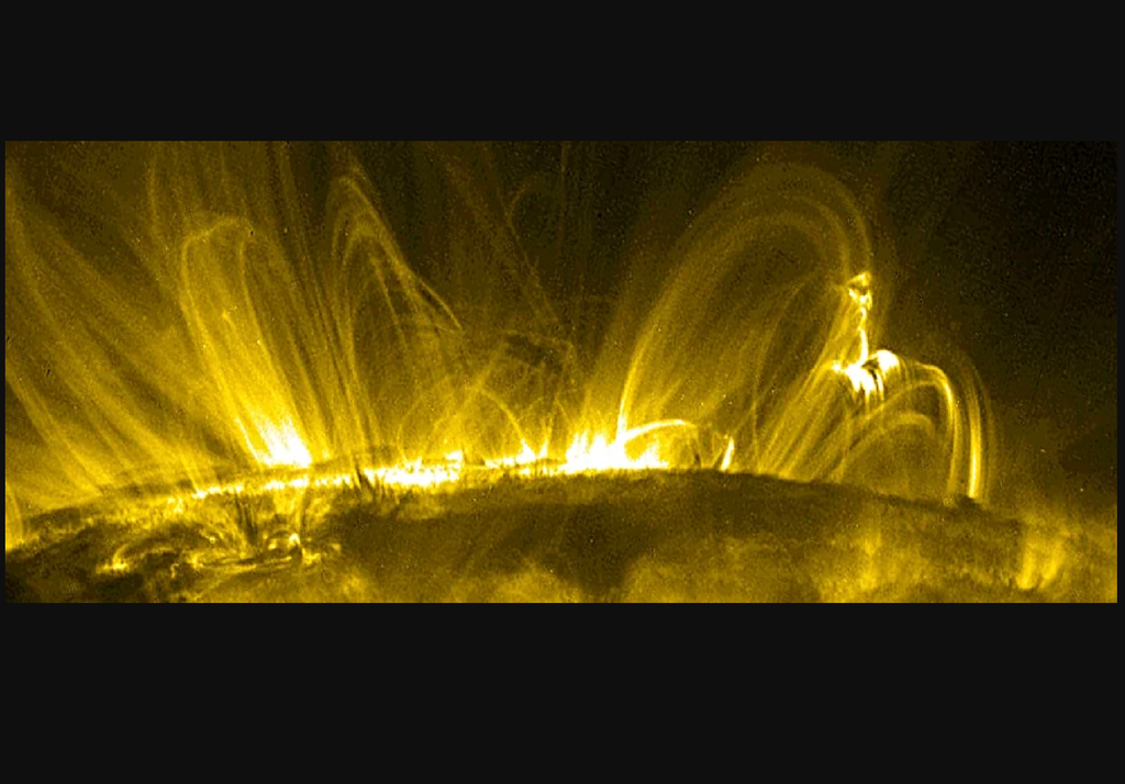magnetic loops Quando i filamenti magnetici che fuoriescono da macchie solari con polarità opposta si toccano avvengono i brillamenti. Più complessa è la configurazione del camomagnetico maggiore è la frequenza di questi "cortocircuiti". Credit: NASA