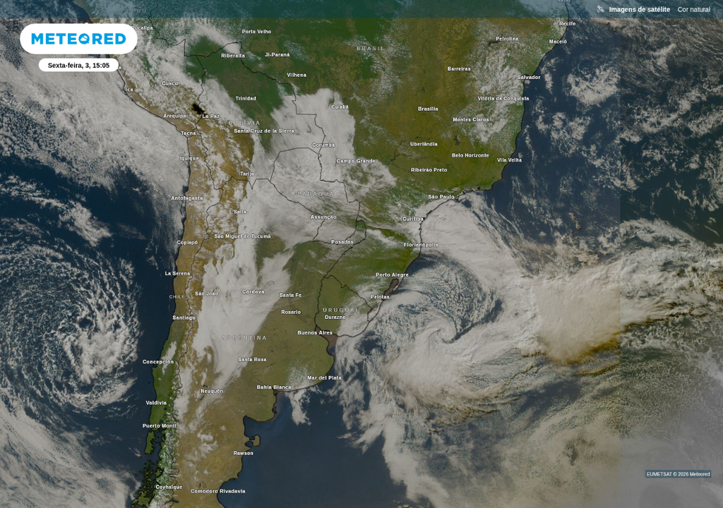 Imagem de satélite na tarde desta sexta-feira (3) mostra o ciclone a leste da costa do Rio Grande do Sul e sua frente fria na faixa leste do país. Imagem de satélite na tarde desta sexta-feira (3) mostra o ciclone a leste da costa do Rio Grande do Sul e sua frente fria na faixa leste do país.