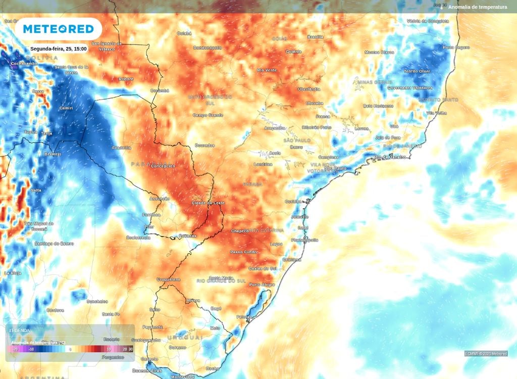 Previsão da anomalia de temperatura em superfície para a tarde de segunda-feira (25) mostra ainda alguns resquícios da massa de ar polar que ainda atua sobre o Brasil nesta semana.