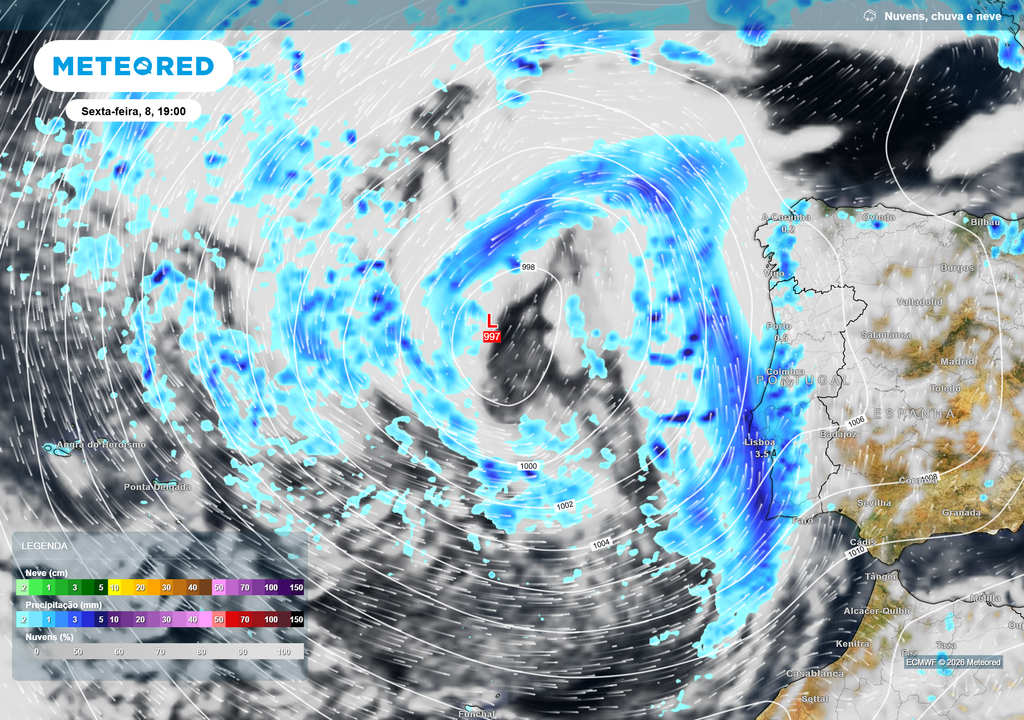 Ao final de sexta-feira, a circulação depressionária transporta uma massa significativa de humidade para Portugal, com chuva a intensificar-se na faixa costeira e a propagar-se ao interior durante a noite.