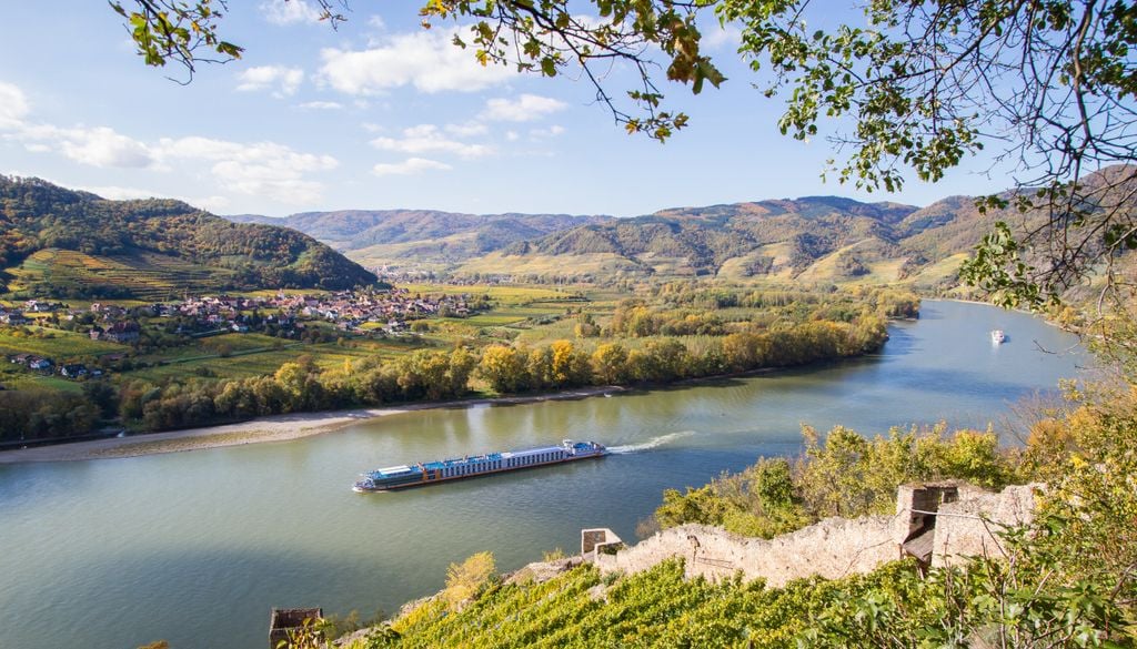 Heutzutage ist die Donau ebenso eine wichtige Handelsverbindung in Europa und fließt durch insgesamt acht europäische Länder