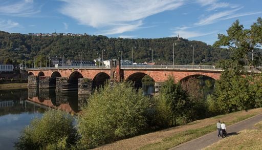 Arch&auml;ologie an der Donau: Wie Niedrigwasser die &Uuml;berreste einer antiken R&ouml;merbr&uuml;cke freilegt