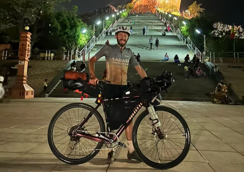 Leonardo Morilla argentino bicicleta desierto de Sahara Leonardo Morilla argentino bicicleta desierto de Sahara