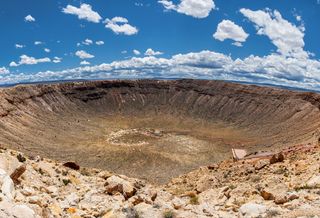 L'enorme e sorprendente cratere formato da un meteorite caduto sulla Terra circa 50.000 anni fa in Arizona