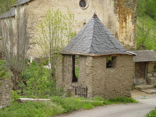 Arquitectura Y Meteorología Popular: Los Esconjuraderos Y Los Comunidors Arquitectura Y Meteorología Popular: Los Esconjuraderos Y Los Comunidors