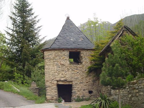 Arquitectura Y Meteorología Popular: Los Esconjuraderos Y Los Comunidors Arquitectura Y Meteorología Popular: Los Esconjuraderos Y Los Comunidors