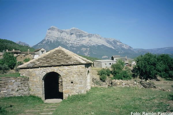 Arquitectura Y Meteorología Popular: Los Esconjuraderos Y Los Comunidors Arquitectura Y Meteorología Popular: Los Esconjuraderos Y Los Comunidors