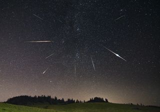 Arrivano “Le Perseidi”, le stelle cadenti di Agosto. Dove e quando vederle e qual è l’origine di questo fenomeno?