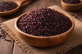 Arroz preto: ci&ecirc;ncia brasileira por tr&aacute;s do gr&atilde;o que virou tend&ecirc;ncia gourmet