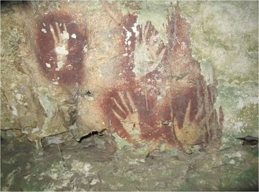 Arte rupestre mais antiga do mundo, datada de 67 mil anos, &eacute; identificada em caverna na Indon&eacute;sia