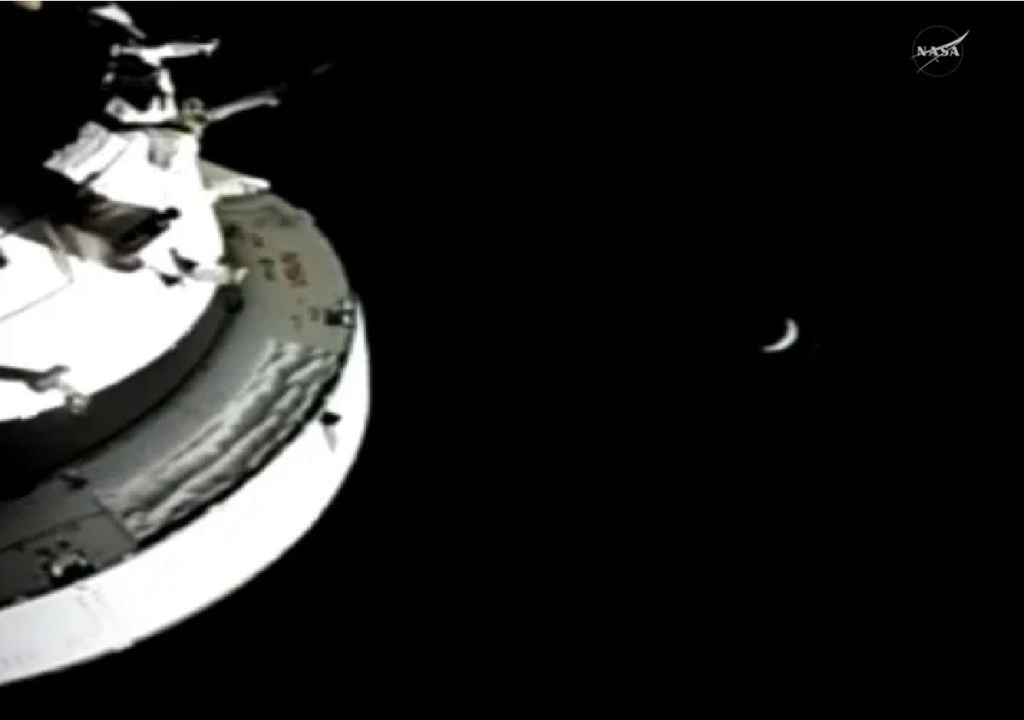 Una imagen en directo muestra la salida de la Tierra después de que la nave espacial Orión emergiera de detrás de la Luna durante el sobrevuelo lunar de Artemis II de hoy. NASA Una imagen en directo muestra la salida de la Tierra después de que la nave espacial Orión emergiera de detrás de la Luna durante el sobrevuelo lunar de Artemis II del lunes 6 de abril de 2026. Créditos: NASA