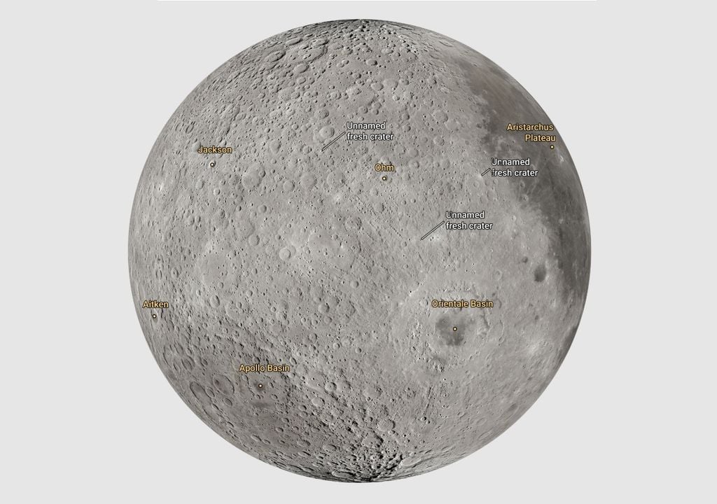 Tras batir el récord de vuelos espaciales tripulados, la tripulación también se tomó un momento para nombrar provisionalmente un par de cráteres en la Luna, señalando que podían verlos a simple vista. Tras batir el récord de vuelos espaciales tripulados, los astronautas también se tomó un momento para nombrar provisionalmente un par de cráteres en la Luna, señalando que podían verlos a simple vista. Créditos: NASA.