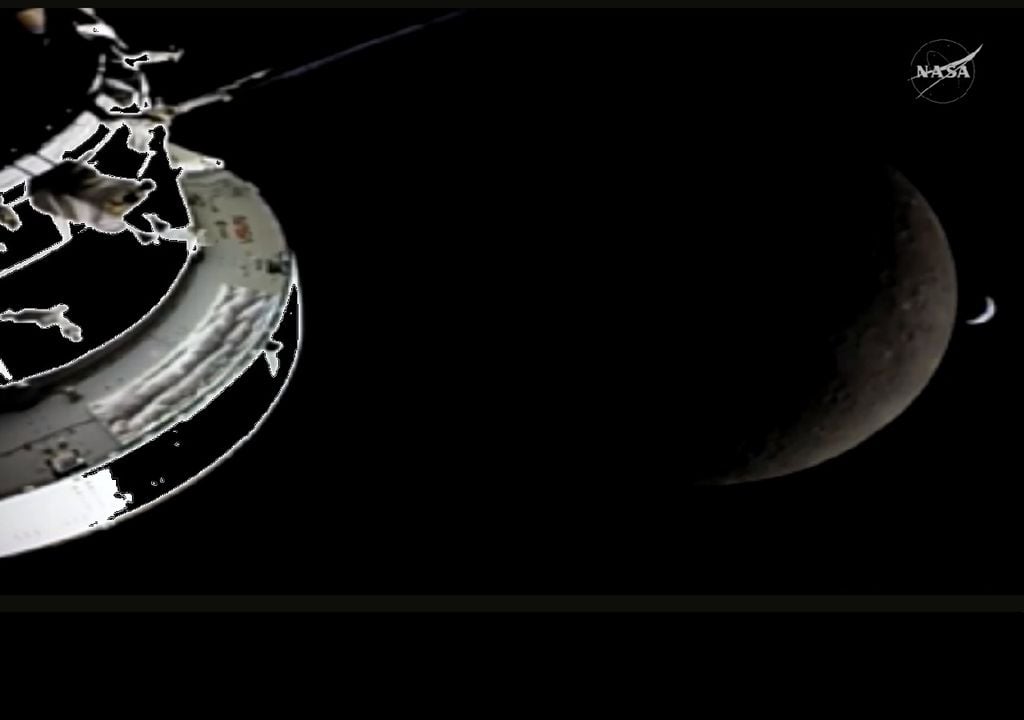 Luna artemis II NASA Imagen segundos antes de que los astronautas en la nave Orion pierdan señal de radio (esperable) con la Tierra, al iniciar el paso por el lado oculto de la Luna. Créditos: NASA.