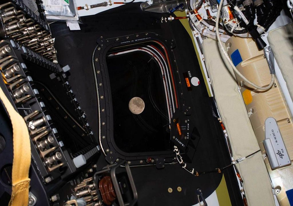 La misión Artemis II cuenta con un sistema español que regula el aire y la temperatura durante el viaje lunar tripulado. Es clave para la supervivencia de los astronautas en una misión que marca el regreso humano al entorno de la Luna. Imagen: NASA.