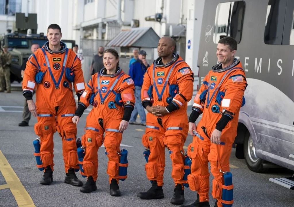 Los tripulantes de la nave Orion ya están en el espacio, a poco de emprender el rumbo hacia la Luna.