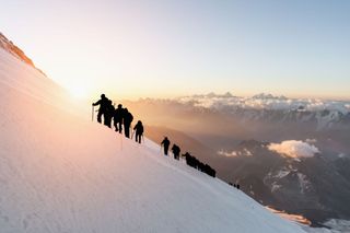 Onda de calor nos Alpes da Europa aumenta os riscos de acidentes