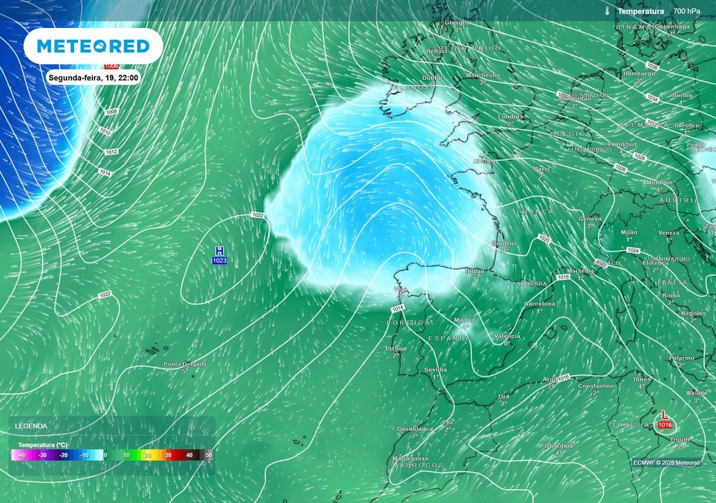 Temperatura 700 hPa Na segunda-feira, o ar frio poderá isolar-se nas proximidades da Península Ibérica, formando uma bolsa de ar frio em altitude e prolongando a influência desta massa de ar sobre Portugal.