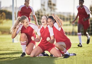 Las Leonas inglesas usan anteojos especiales para combatir el jet lag: ¿son eficaces?